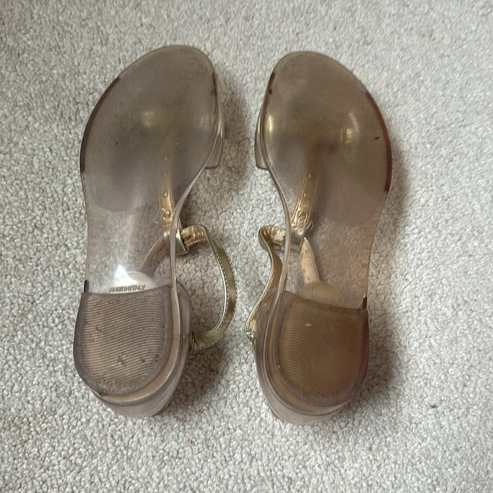 🛍️SALE🛍️ Stuart Weitzman Rubber Bow Accents T-strap Sandals - Picture 6 of 6
